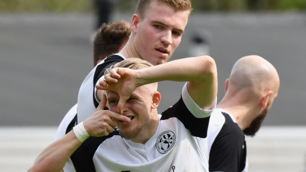 Dylan Smit Drachtsterboys in de wedstrijd