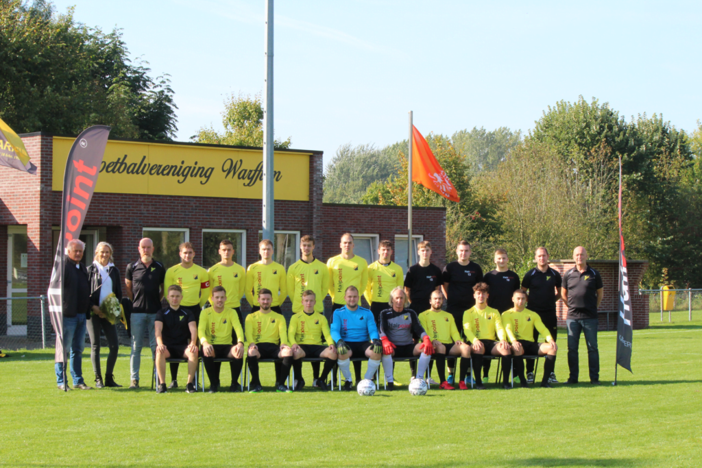 jeroen Zwart, Warffum 1, zittend 2e van links, dus eerste met gele shirt, rechtenvrij